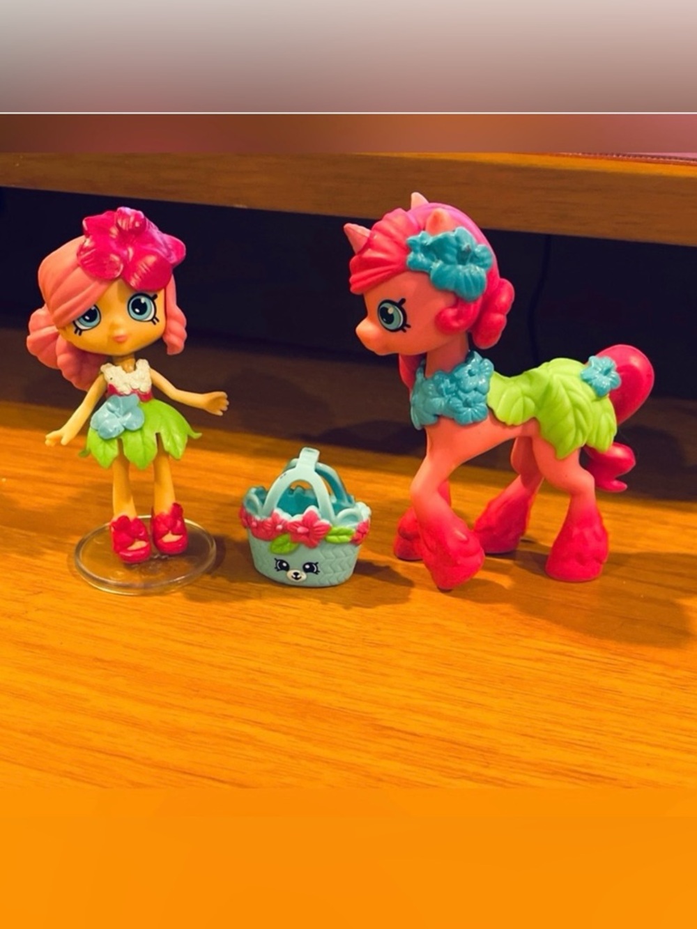 Shopkins Happy Places Rainbow Beach Isla Hibiscus & Tropicorn Unicorn Season 5